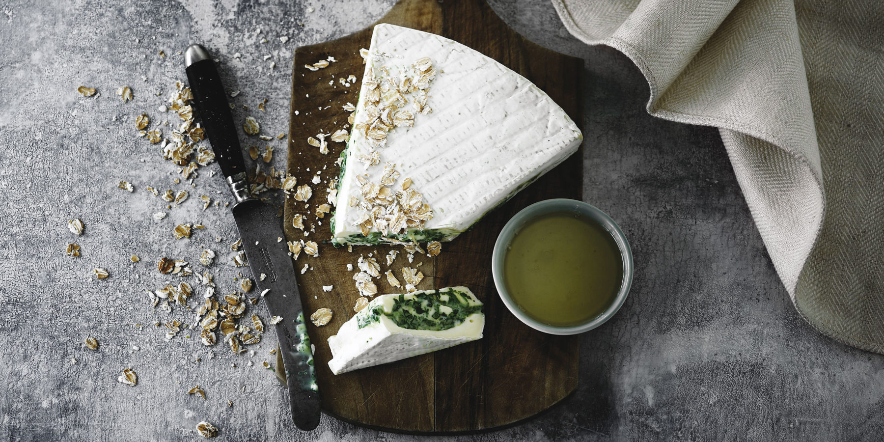 Fyldt brie med urter og spelt