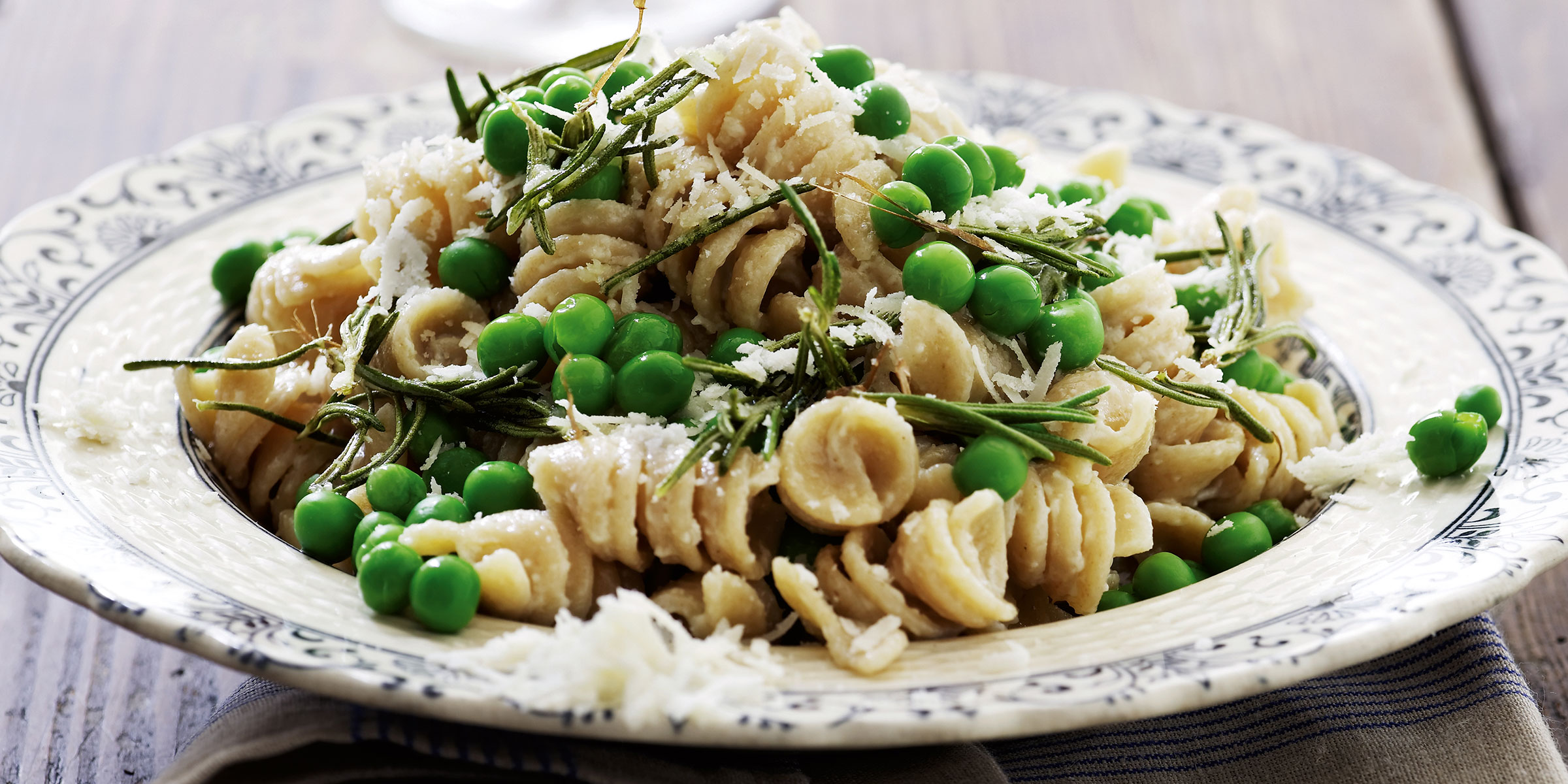 Pasta med mascarponesauce og ærter - Lactalis Foodservice